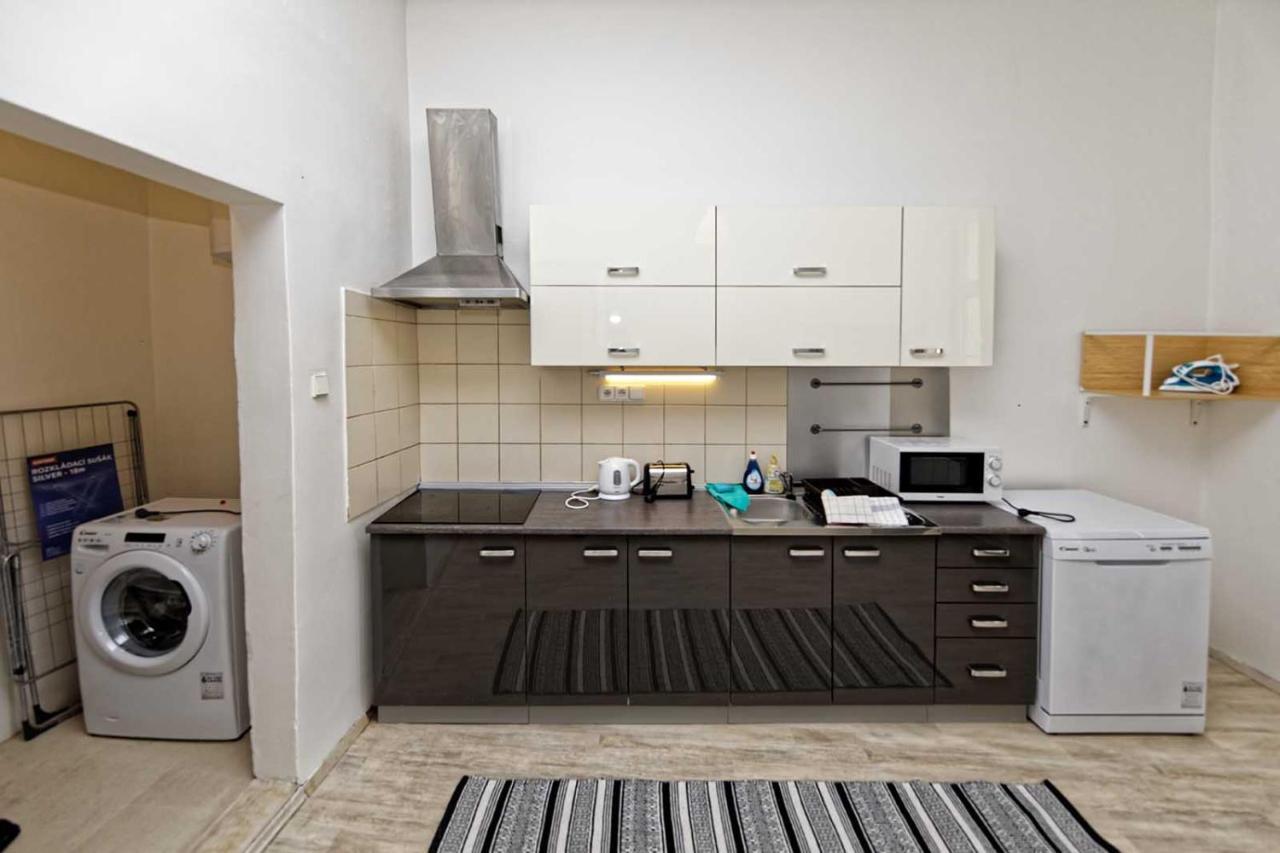 Peter'S Tower Apartments 프라하 외부 사진