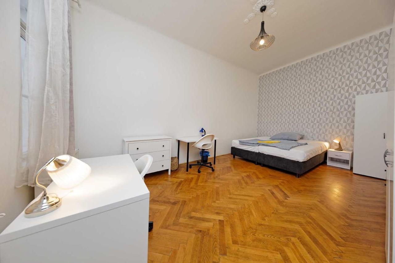 Peter'S Tower Apartments 프라하 외부 사진